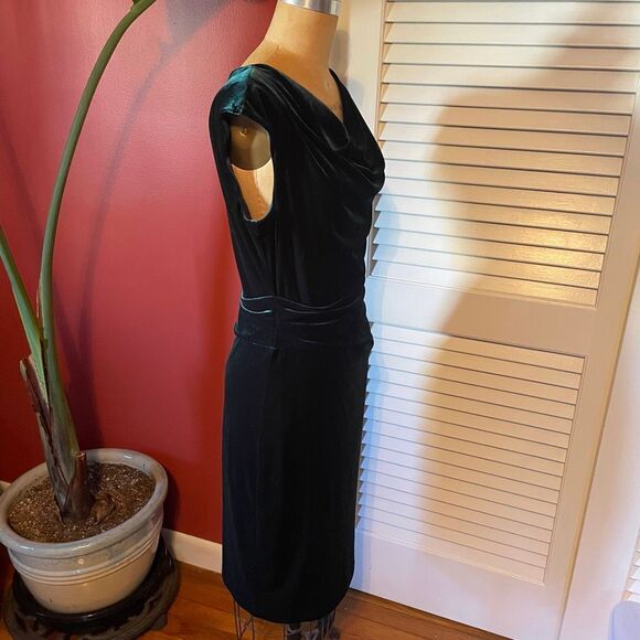 JESSICA HOWARD | velvety dark green dress 8 - Picture 4 of 10